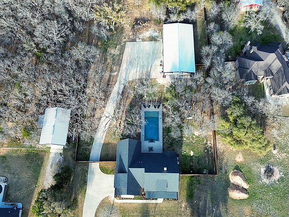 2nd image of 1017 Forest Glen Rd