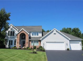 53 Walnut Hill Dr, Penfield, NY 14526