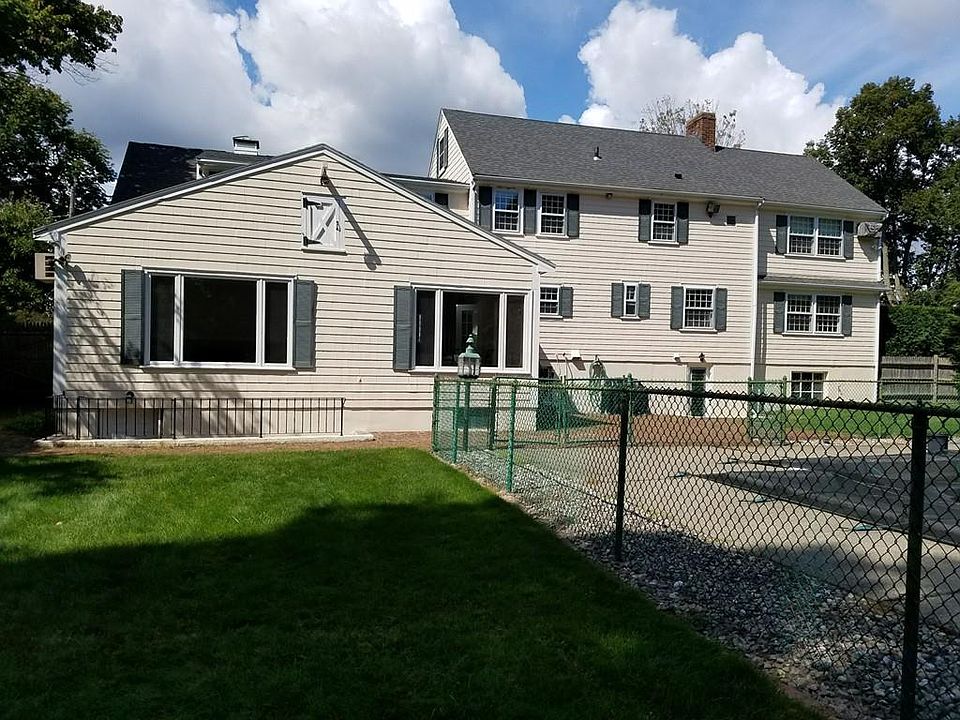 2nd image of 74 Whitelawn Ave