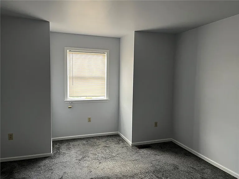 2635 Middle Way — Photo 8