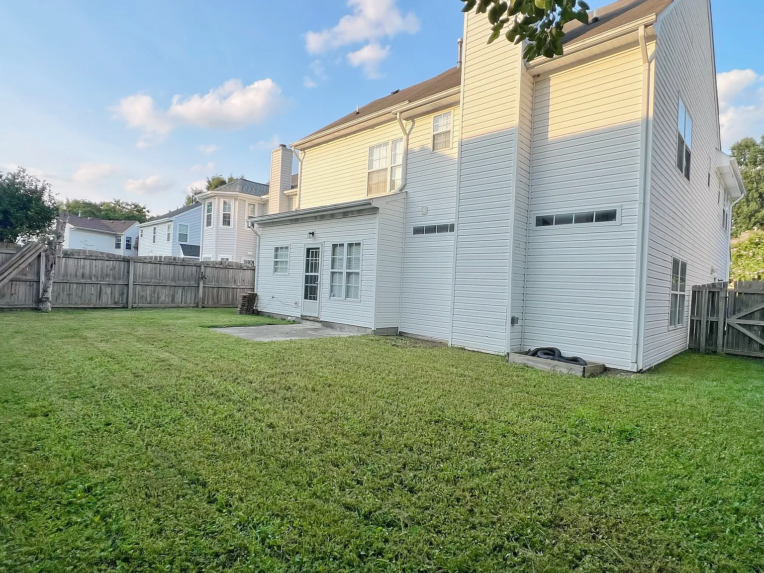 4 bed, 2800 sqft, $2,900 — Photo 3
