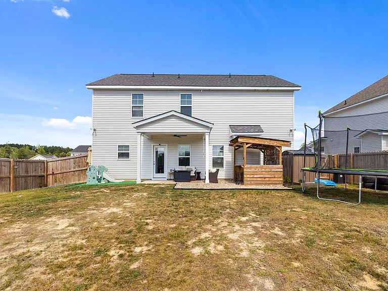 173 London Dr — Photo 37