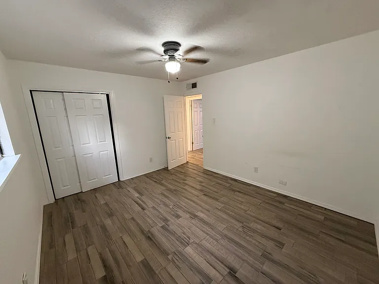 225 Zenith Dr #B — Photo 17