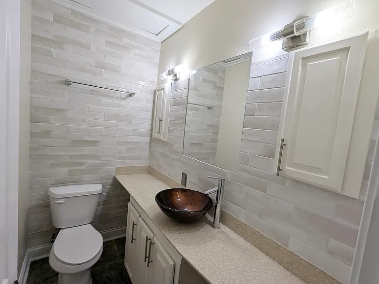 1401 Houston St — Photo 5
