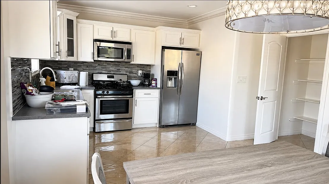 5 bed, 2100 sqft, $7,950 — Photo 4