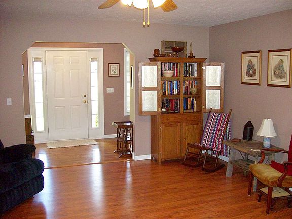 4th image of 545 Elmwood Dr