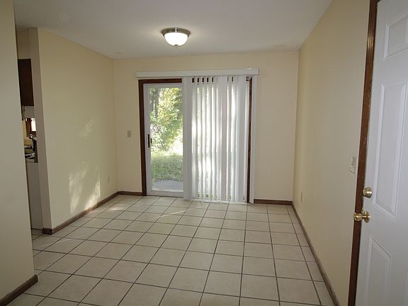 5th image of 405 Belle Aire Dr