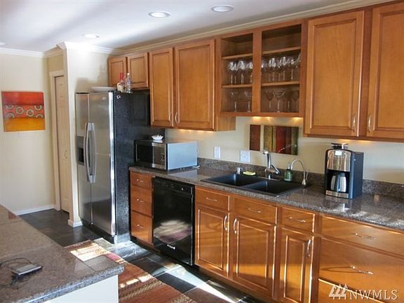 4th image of 10832 NE 68th St APT A3