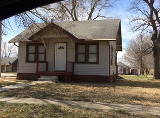 1221 Stewart St, Winfield, KS 67156