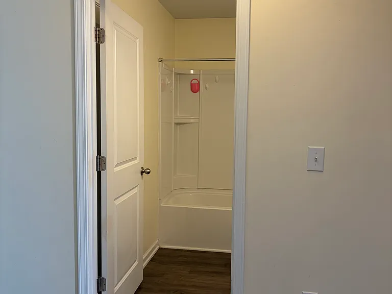 Front bathroom between two bedrooms
