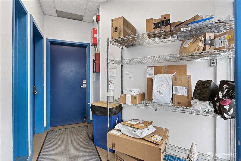 5th image of 2143 N Northlake Way #27