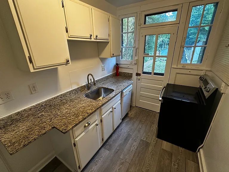 4414 Reservoir Rd NW — Photo 10