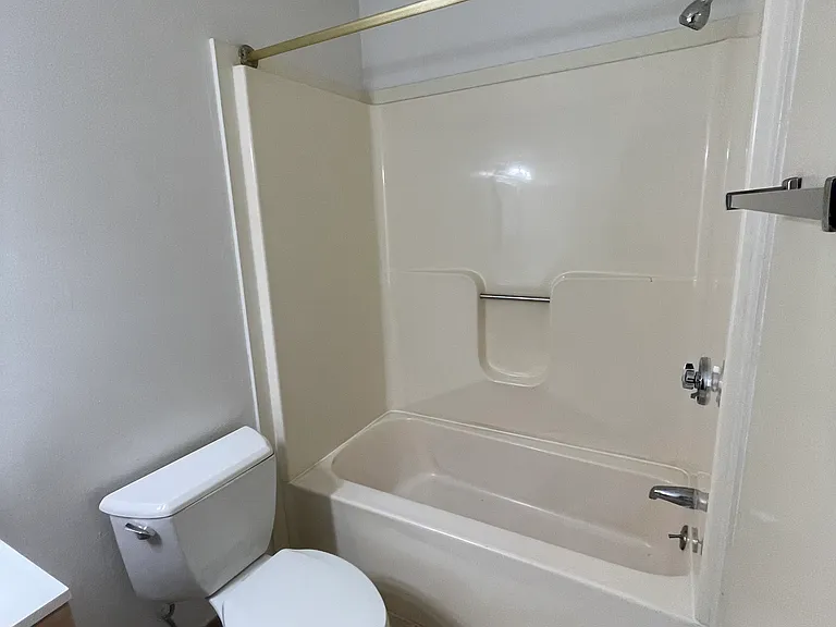 118 Leroy St — Photo 11