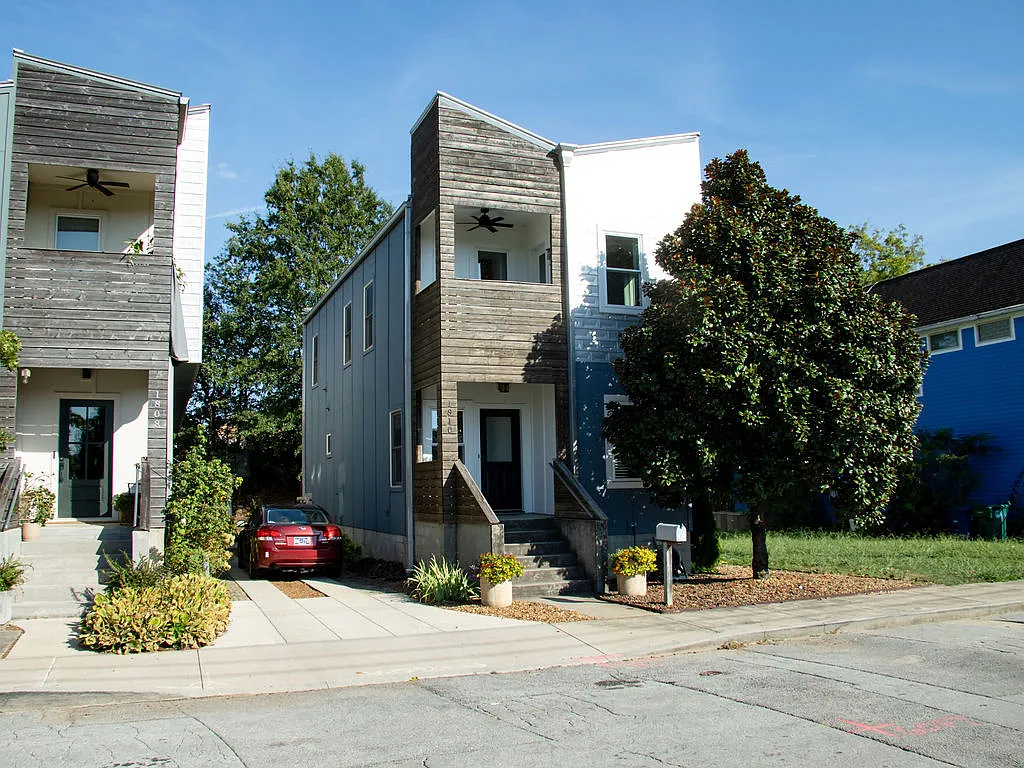 3 bed, 1600 sqft, $3,000 — Photo 1