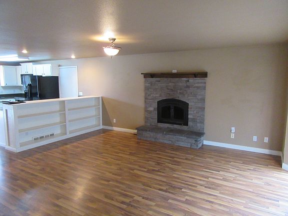 3rd image of 1803 E Park Ln