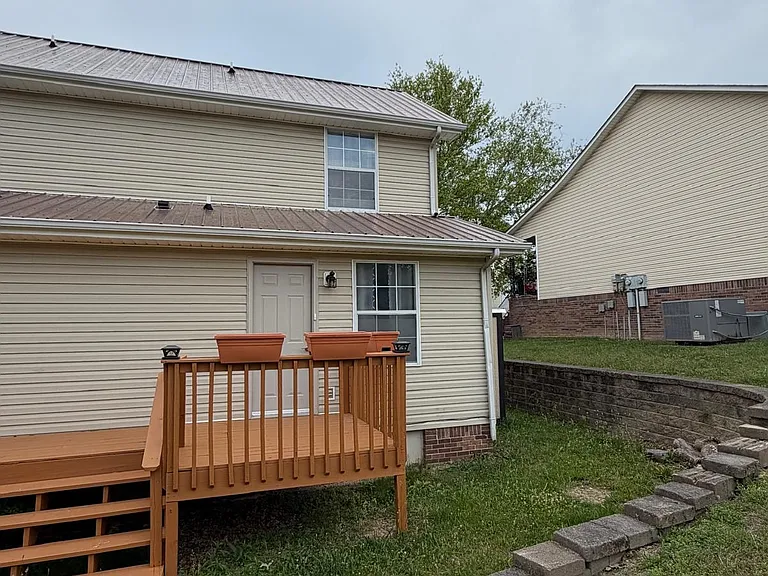 1119 Village Ct NE — Photo 11