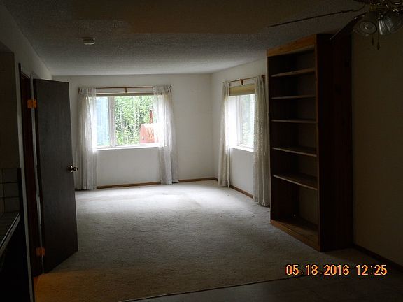 5th image of 370 Breeze Rd