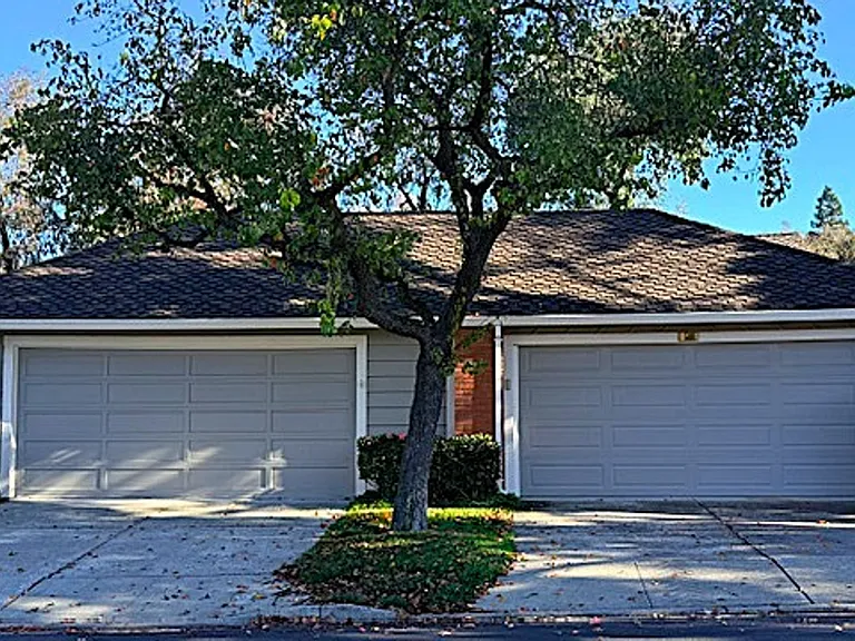506 Silver Lake Dr — Photo 1