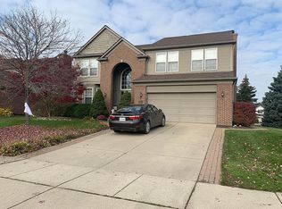 3210 Yellowstone Ct, Lake Orion, MI