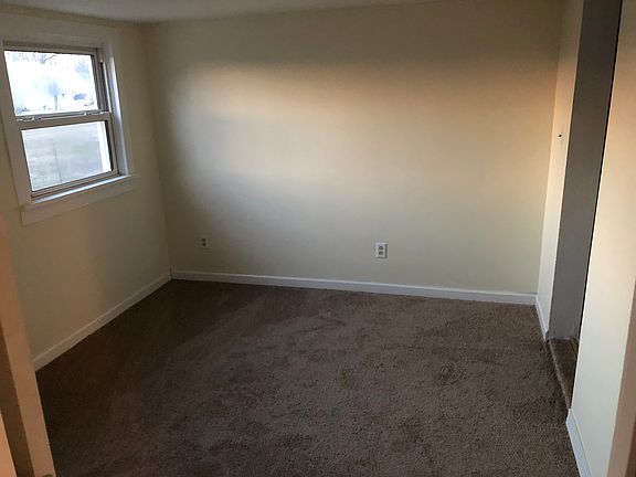 5th image of 210 9th St