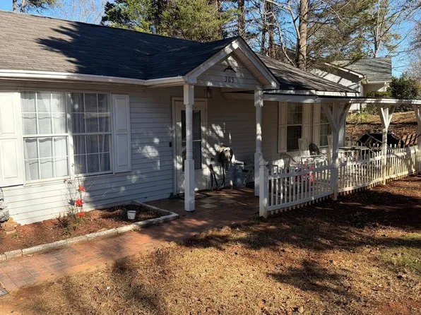 303 Maplewood Cir, Greer, SC 29651