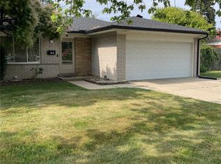 8412 Busch Ave, Center Line, MI 48015