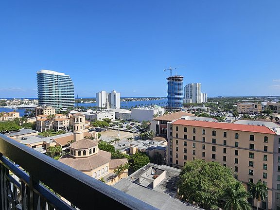 4th image of 801 S Olive Avenue #1001