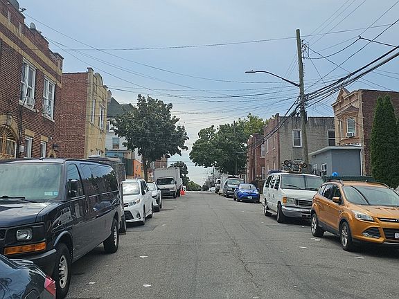 5th image of 3122 105th St