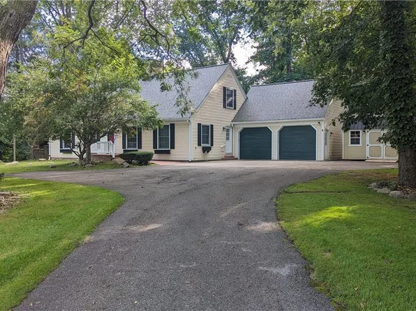 38284 Dodds Hill Dr, Willoughby Hills, OH 44094