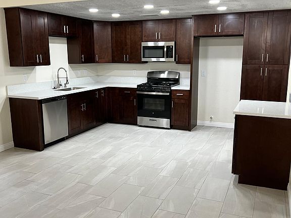 3rd image of 5549 N Louise St