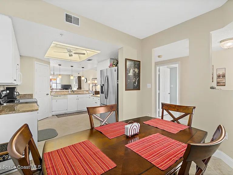 601 Shorewood Dr #G505 — Photo 6