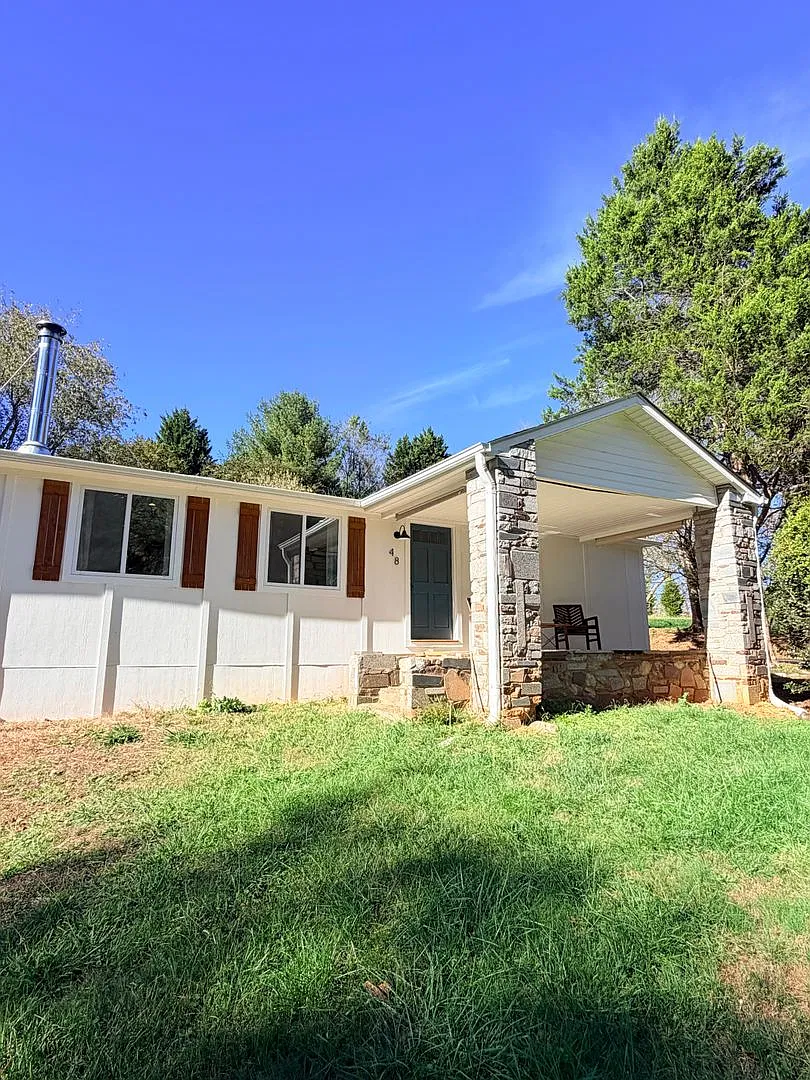 3 Bed, 2.5 Bath Tastefully Furnished Home, Dog Friendly! — Photo 3