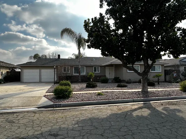 1225 E Vartikian Ave, Fresno, CA 93710