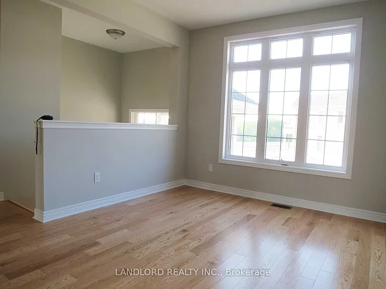 1189 Cactus Cres — Photo 3