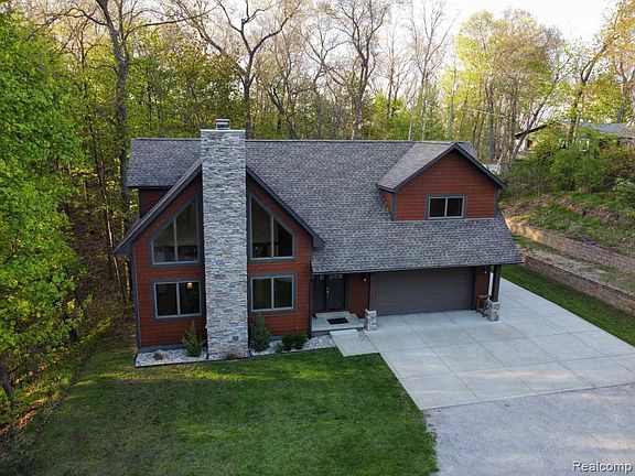 2nd image of 10429 Nine Mile Rd