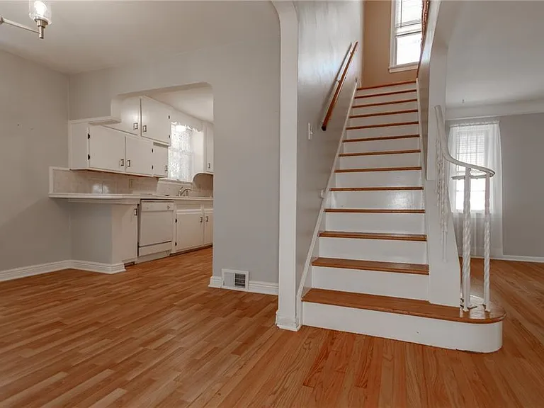 1752 Brainard Rd — Photo 6