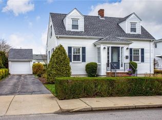 86 Eustis Ave, Newport, RI 02840