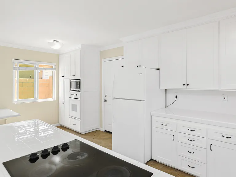1403 E Chalynn Ave — Photo 5