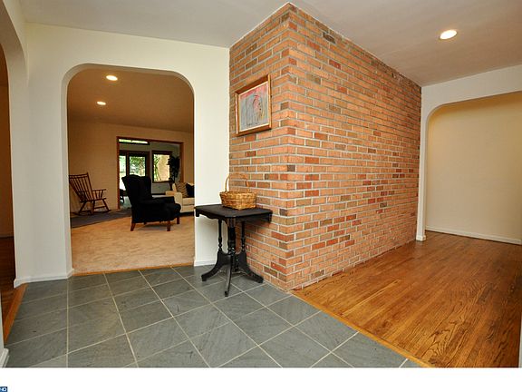 2nd image of 1433 Georgian Dr