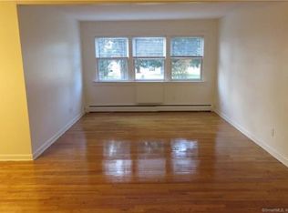 1742 Boston Post Rd APT 4A, Westbrook, CT 06498