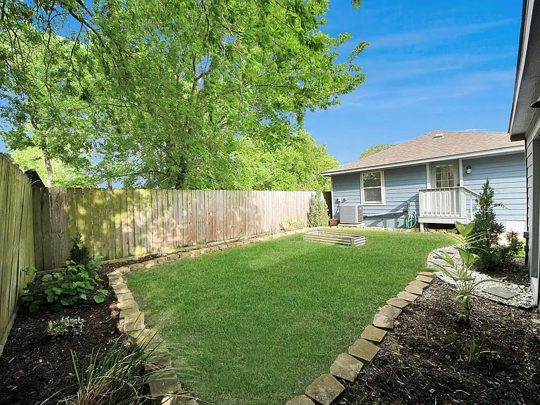 1322 E 36th St — Photo 9