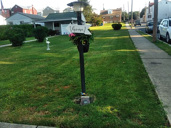 2nd image of 201 W Carpenter Ave