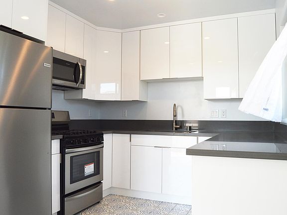 3rd image of 2209 W Carson St