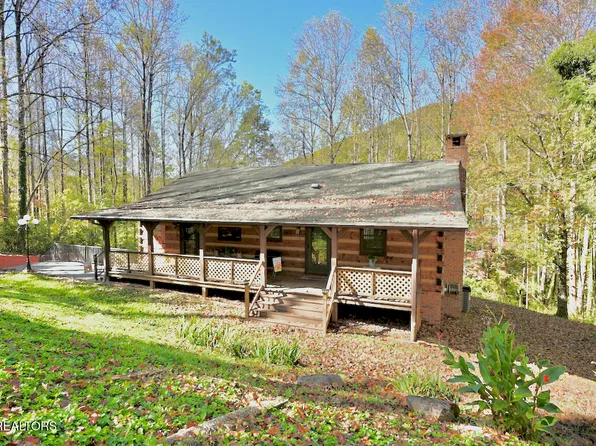 146 E Leatherwood Dr, Walland, TN 37886