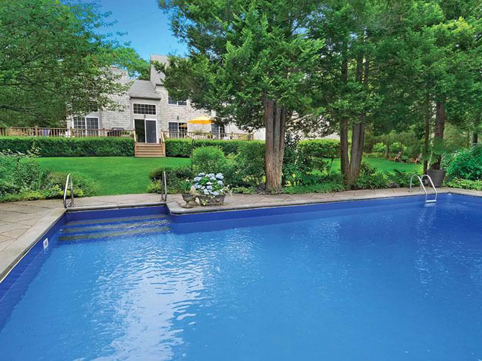 Privacy Close to East Hampton Village — Photo 2