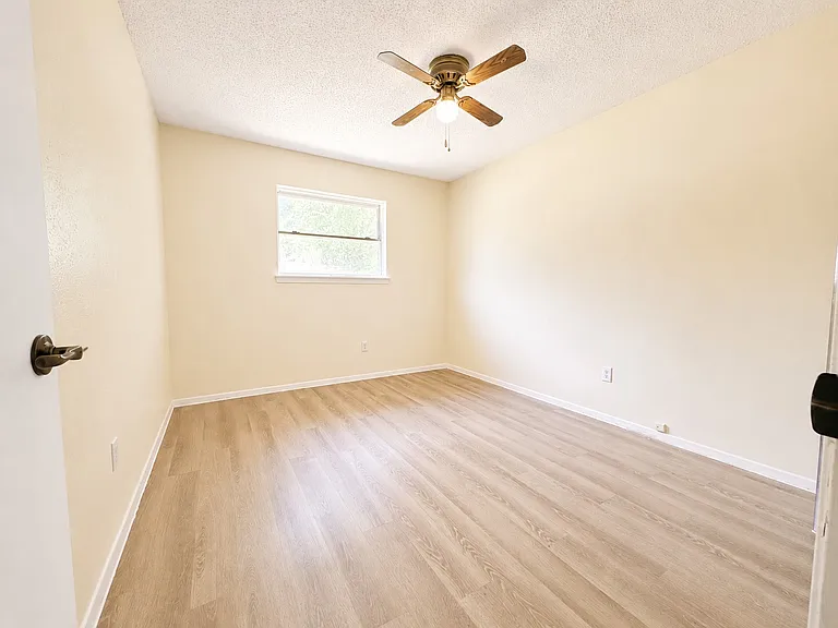 2025 Meadow Gln — Photo 10