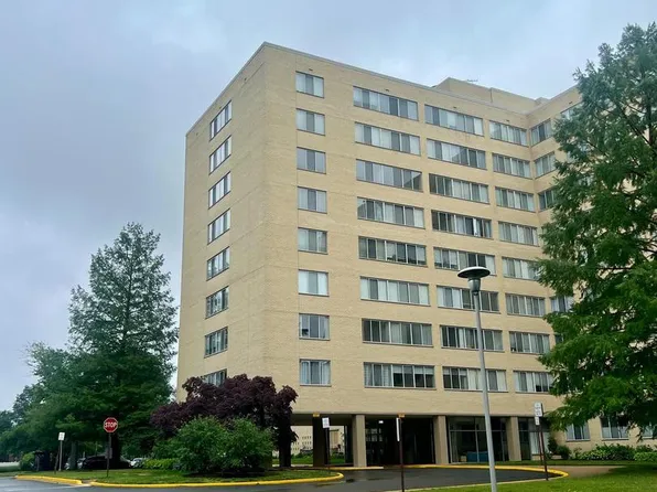 6641 Wakefield Dr APT 703, Alexandria, VA 22307