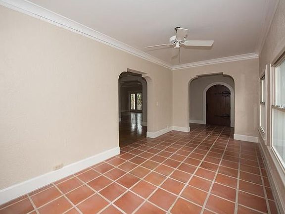 4th image of 725 18th Ave NE