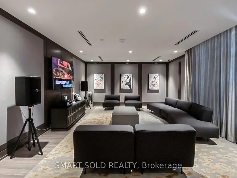 268 Buchanan Dr #305W — Photo 40