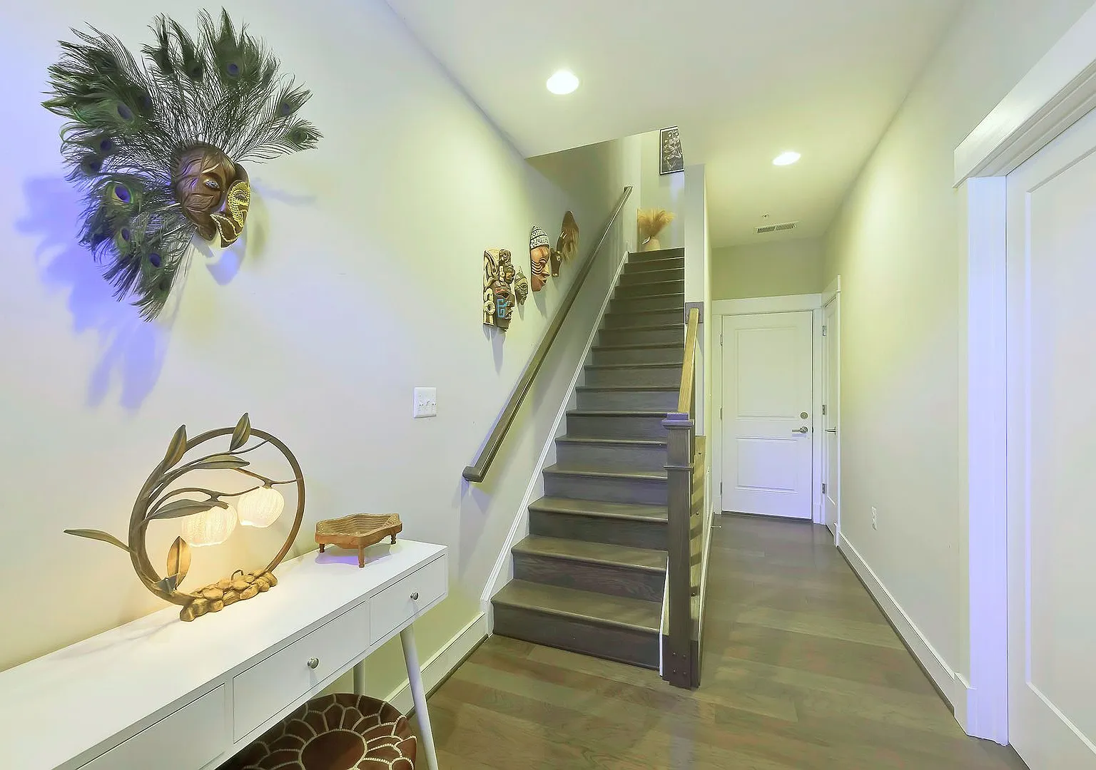 Stunning 4 bed, 4 Bath with Private Rooftop Terrace & Garage — Photo 3